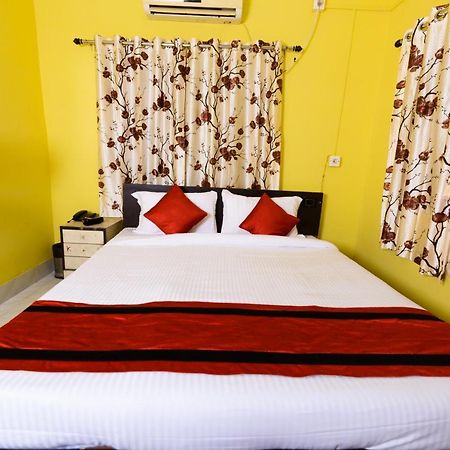 Hotel Sterling Baishakhi à Calcutta Extérieur photo