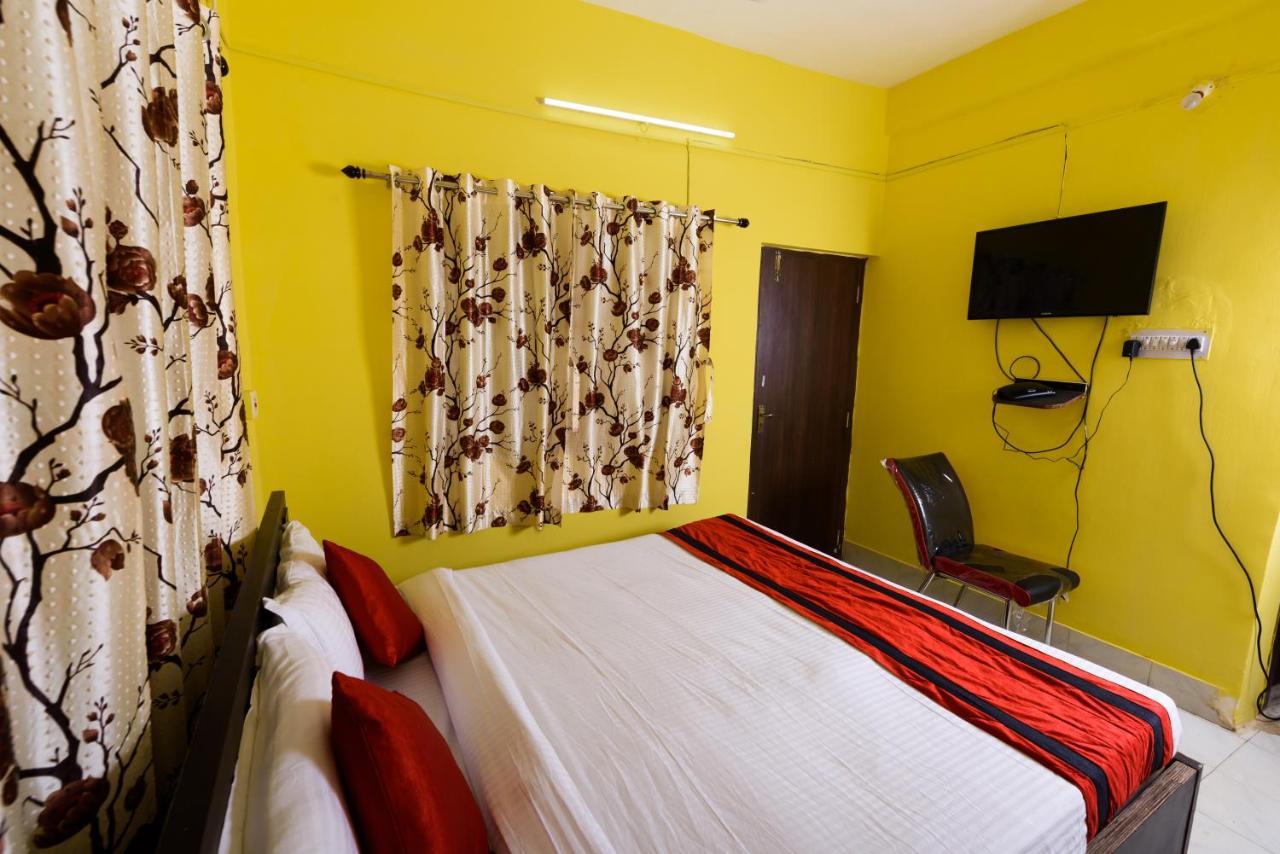 Hotel Sterling Baishakhi à Calcutta Extérieur photo